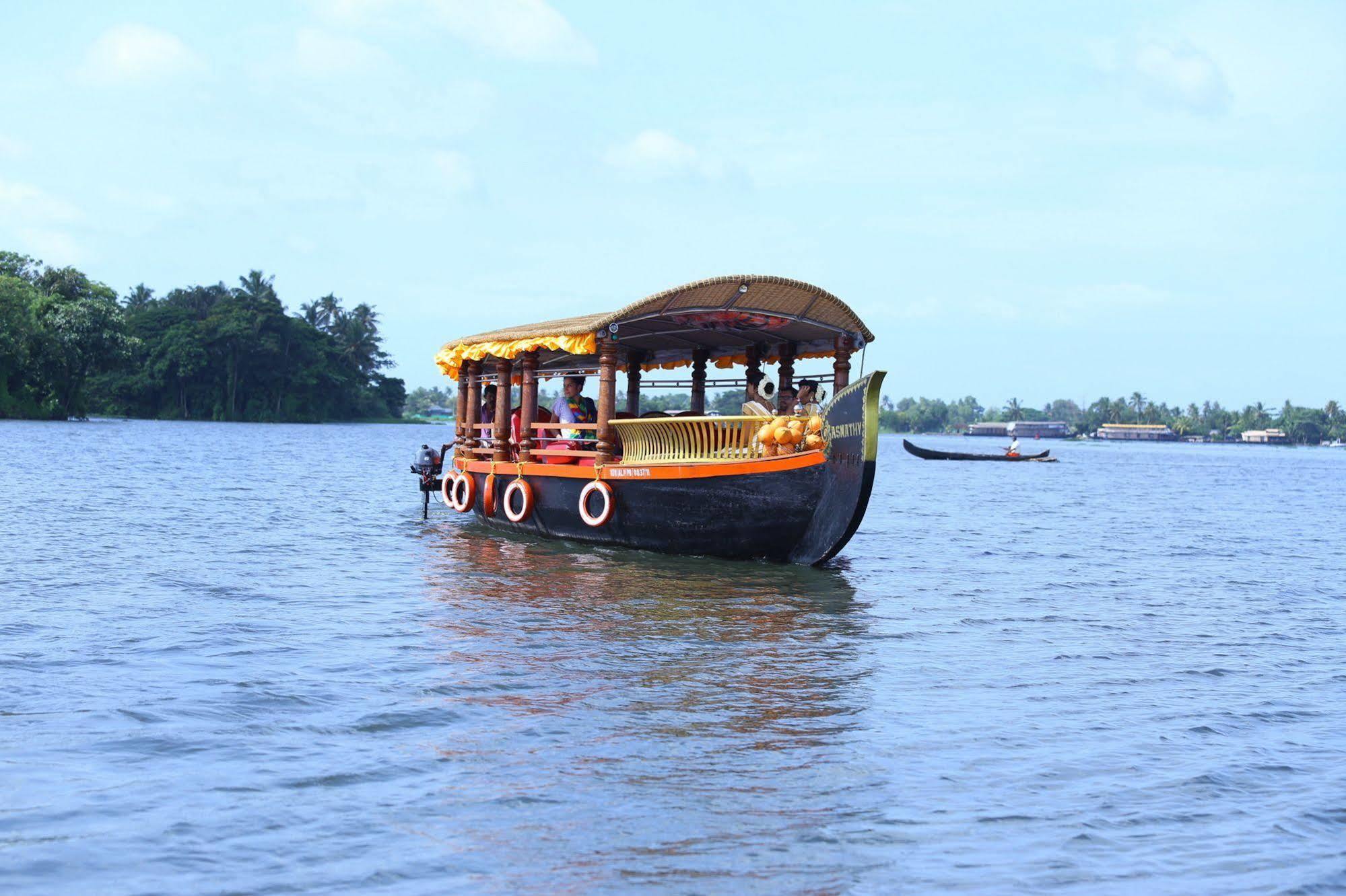 Pagoda Resorts Alappuzha Eksteriør billede